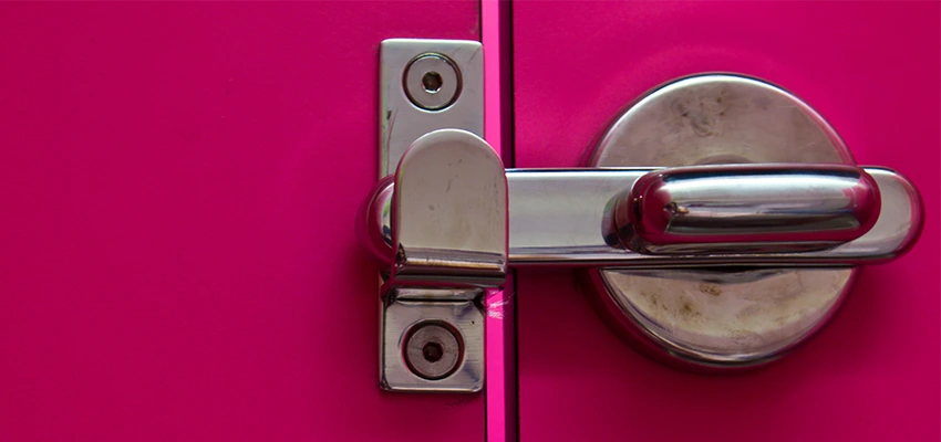 Childproof Gate Lock in Glenview, Illinois