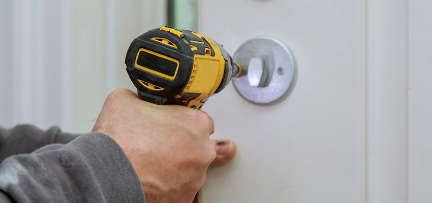 Street Locksmith For Smart Lock Repair in Glenview, IL